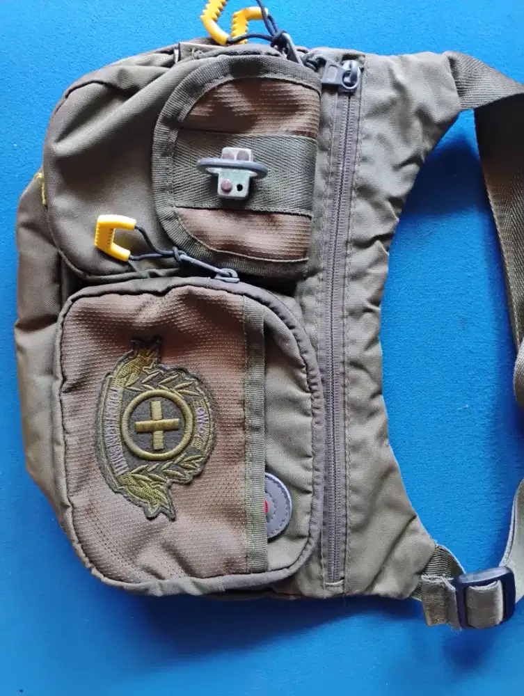 Tas slempang tough army