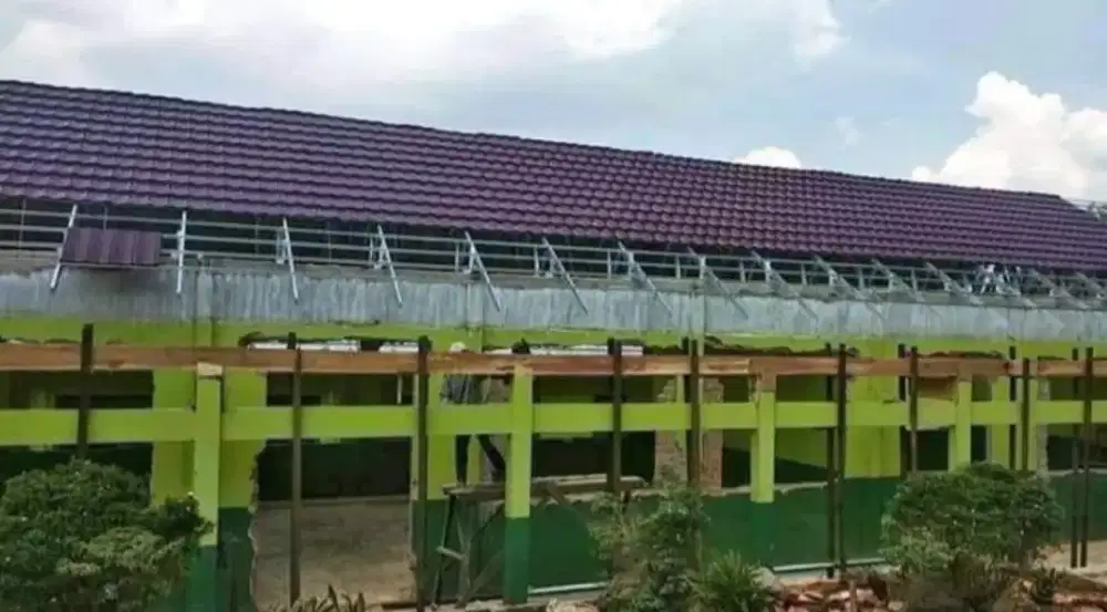 Baja ringan dan plafon pvc terpasang + matrial