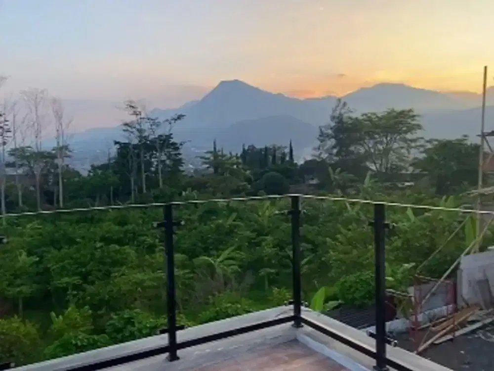 villa Mewah kota batu 900 jutaan view 360 derajat pegunungan dan kota