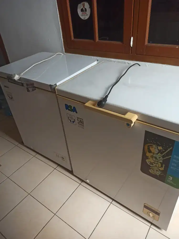 Jual 2 Freezer Kondisi Bagus