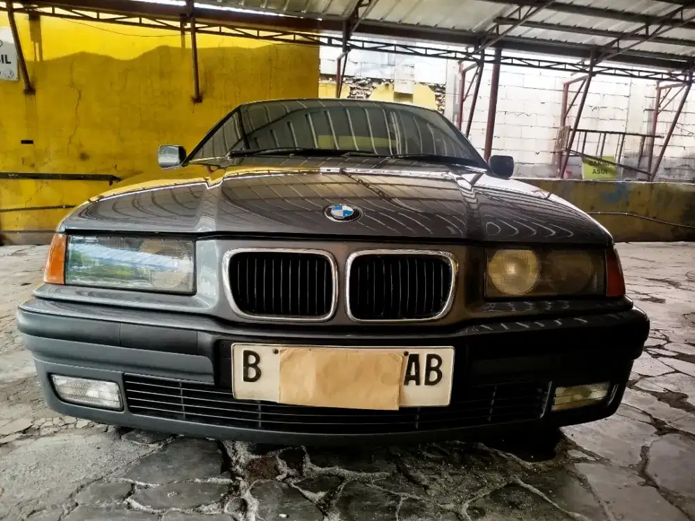 BMW 318i / E36 Tahun 1998