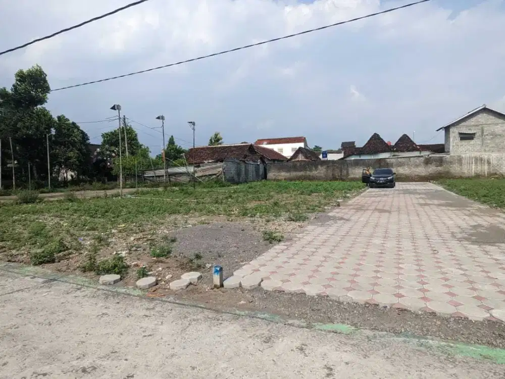 Dekat Gembira Lokas Zoo Jogja, Tanah Ringroad Timur