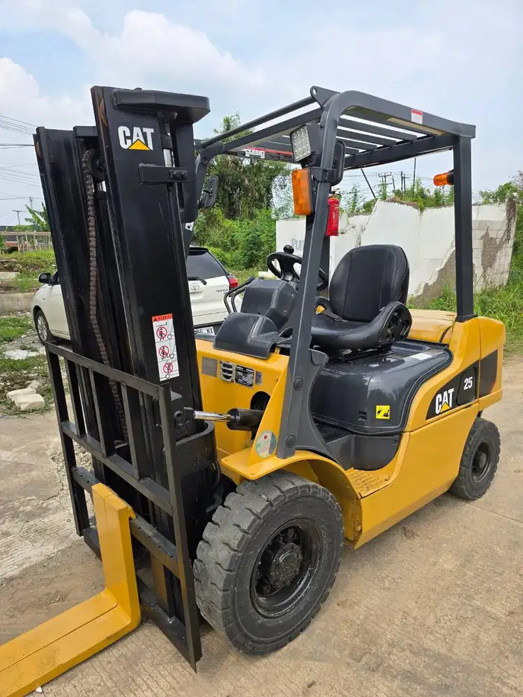 Forklift Caterpillar 2,5 Ton,Manual,Tiang 3 Meter,Mesin S4S,Tahun 2020