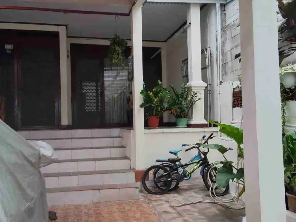 RUMAH SEWA (paviliun) RADIO DALAM KEBAYORAN BARU JAKARTA SELATAN