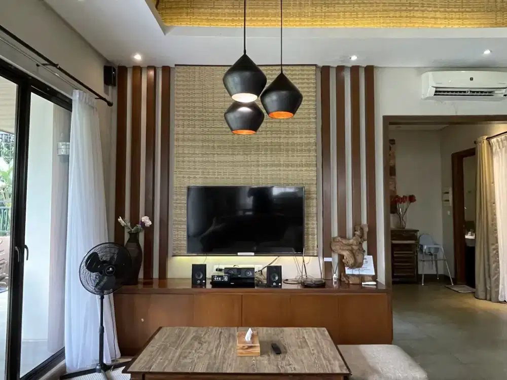 Dijual Villa unik bergaya Bali modern di dalam Vimala hills resort