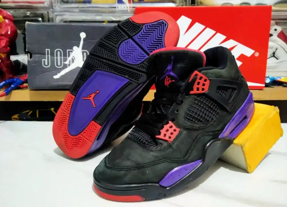 Sepatu Basket Nike Jordan Retro 4