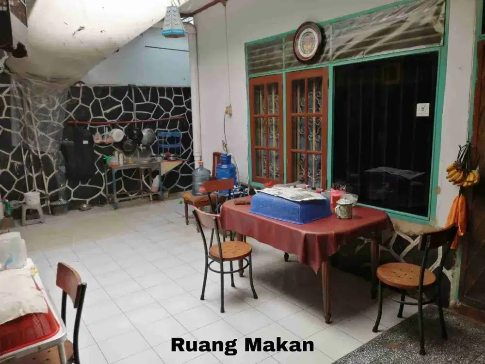 Dijual rumah dengan halaman luas
Lokasi di Bukit Duri 
Jakarta Selatan