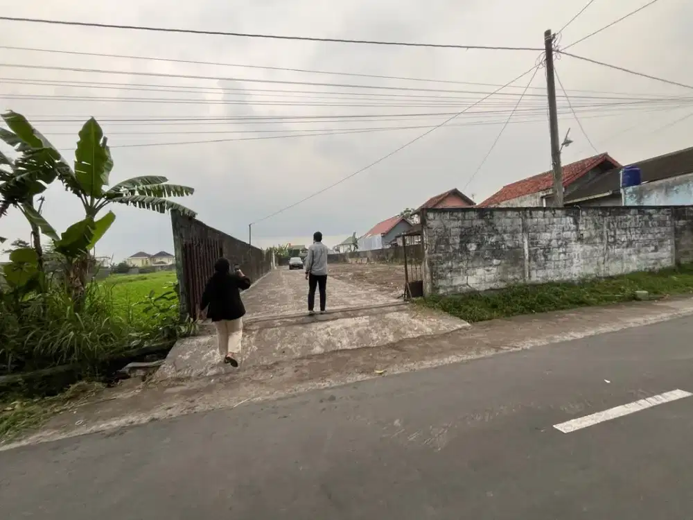 DEKAT UGM DAN MONJALI: Tanah di Jakal km 8 Tepi Aspal
