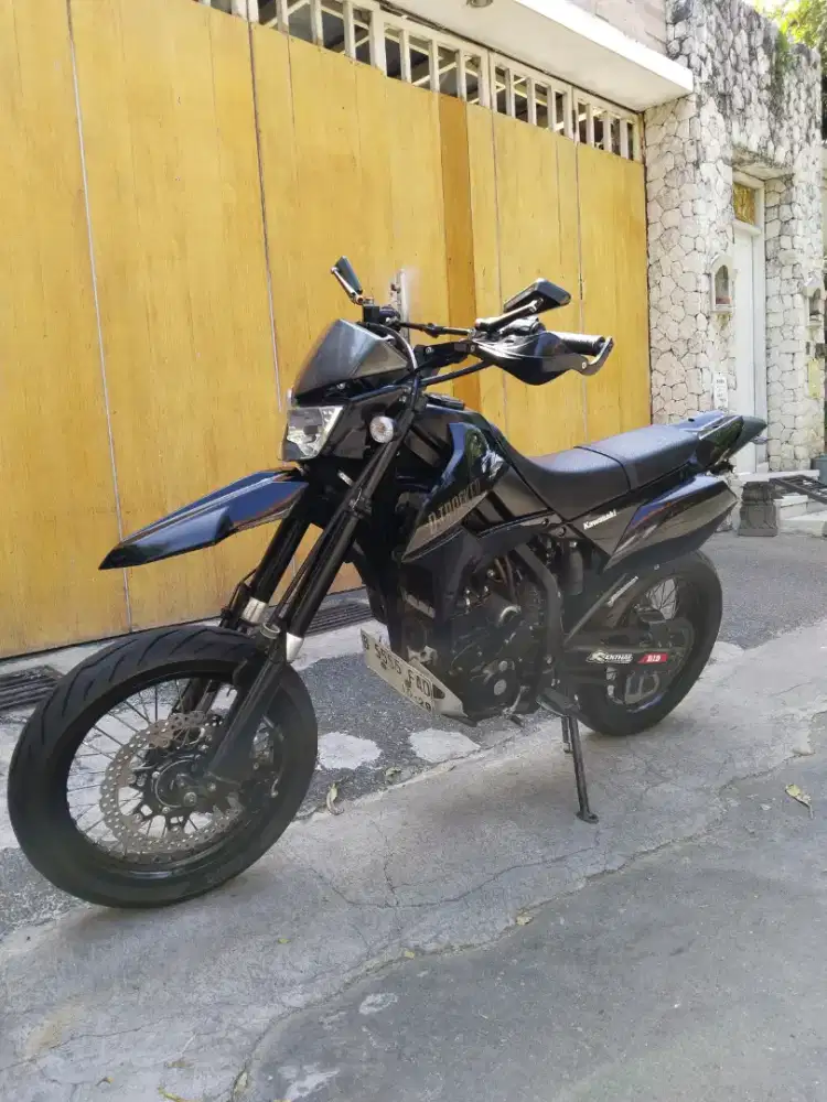 DP 15,7 JT/ BUNGA MENURUN 2% / KAWASAKI D TREKER 250 TAHUN 2022