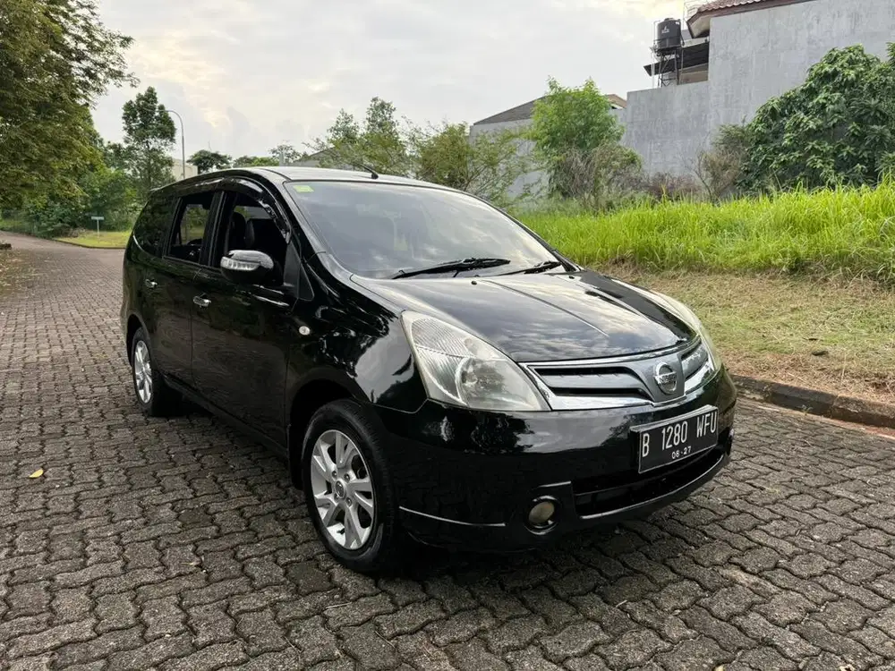 Nissan grand livina XV matic 2012