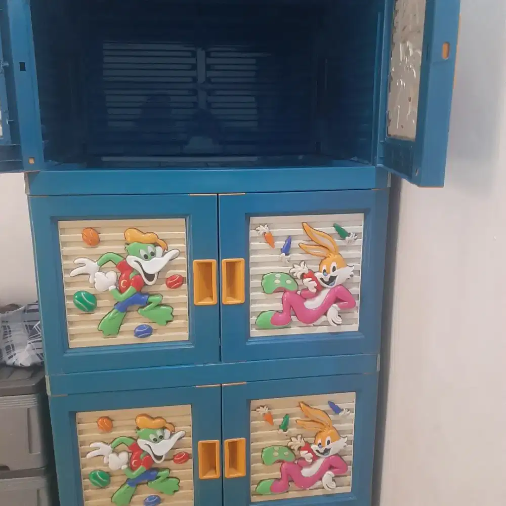 Lemari susun plastik Club