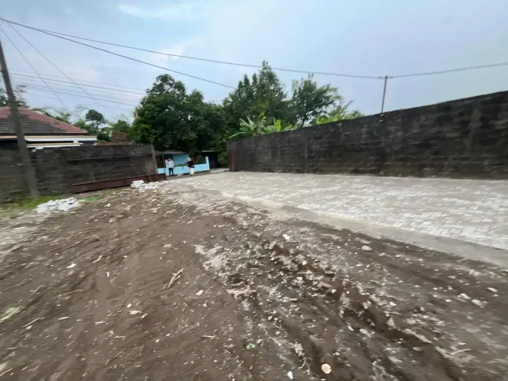 DEKAT PASAR KOLOMBO: Tanah Jakal km 8, Mangku Aspal Kampung