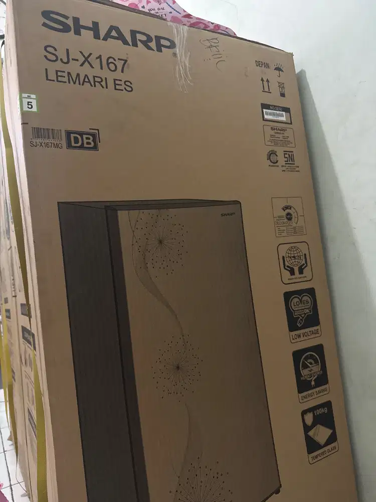 Kulkas lemari es Sharp SJ-X167
