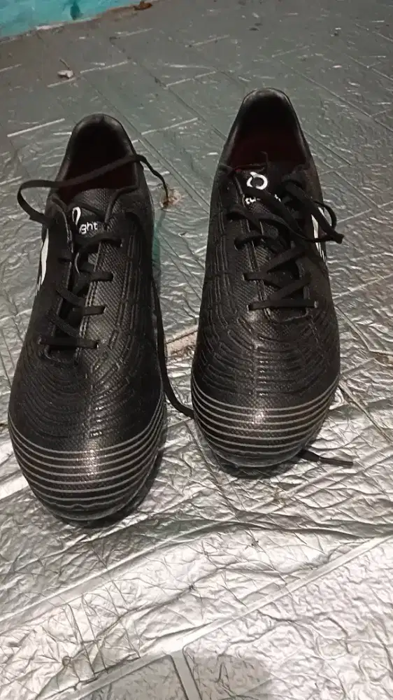 SEPATU BOLA ORTUSEIGHT SIZE 43