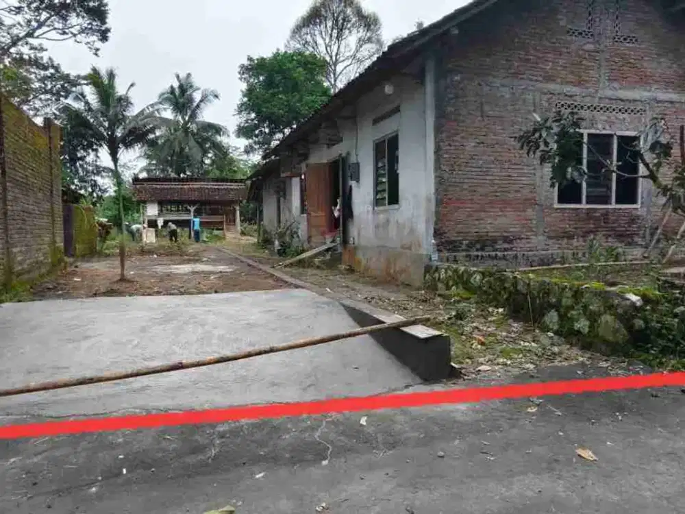 Di jual murah, tanah pekarangan bonus rumah kampung di Pakem dkt UII cocok utk homestay, tempat tinggal