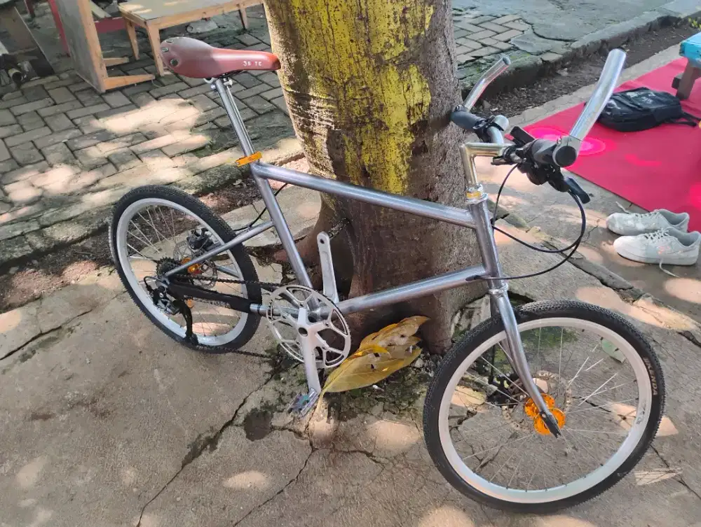Sepeda minivelo rakitan