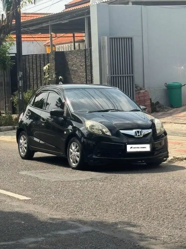 BRIO 2014 / 2013 Hitam Matic Bagus Murah Kredit Bekas Surabaya E