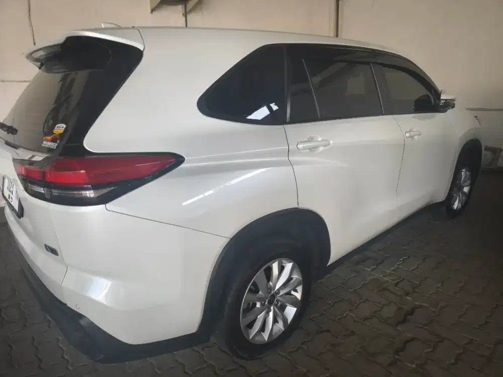 Jual Innova zenix 2023 putih type V .
