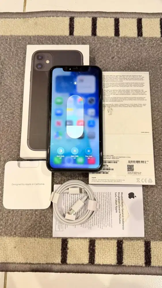 Dijual Iphone 11 Black 64GB Resmi Ibox Lengkap