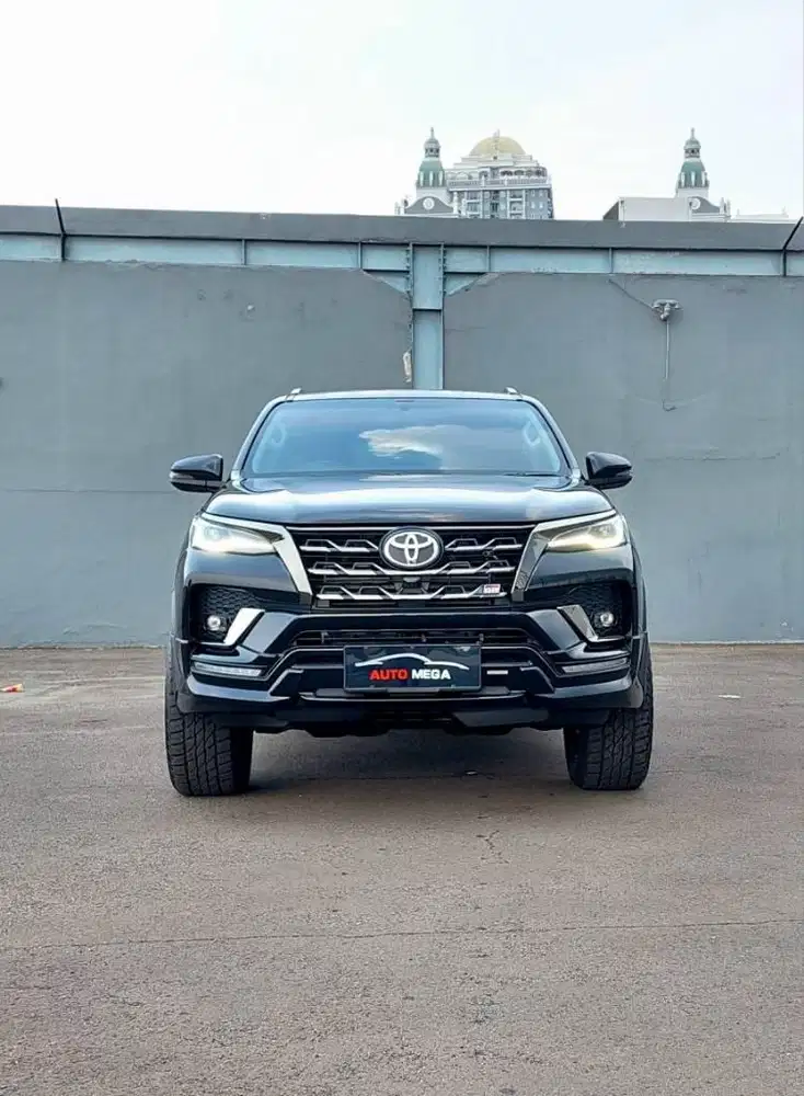 Km Rendah Toyota Fortuner 2.8 GR Sport Diesel AT 4x2 kick sensor 2022