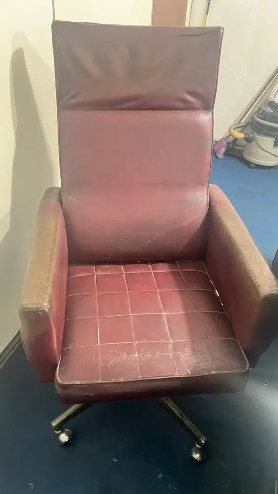 KURSI  KANTOR kaki besi