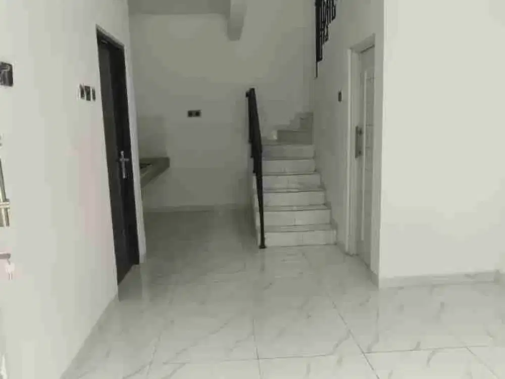 RUMAH CLASIK MODERN. LOKASI STRATEGIS, SECURITY 24 JAM. DP 0%. FREE BIAYA2
