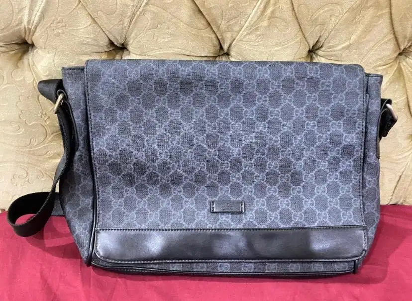 Gucci slempang pria