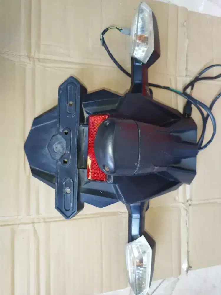 Spatbor belakang Kawasaki Ninja 250 FI + lampu sein