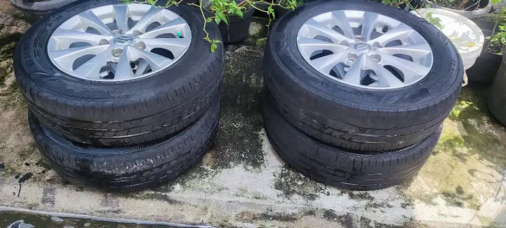 Velg ertiga ring 15  pcd 5x115 include ban layak pakai