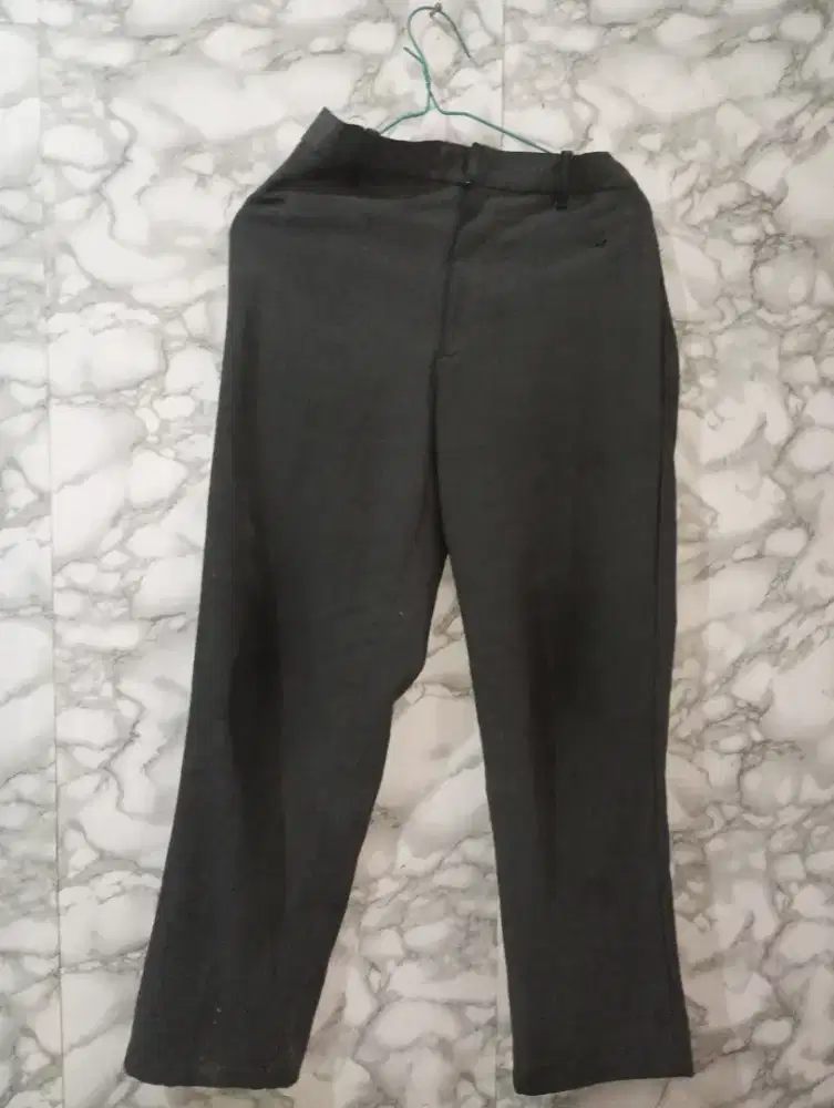 Celana bahan wanita