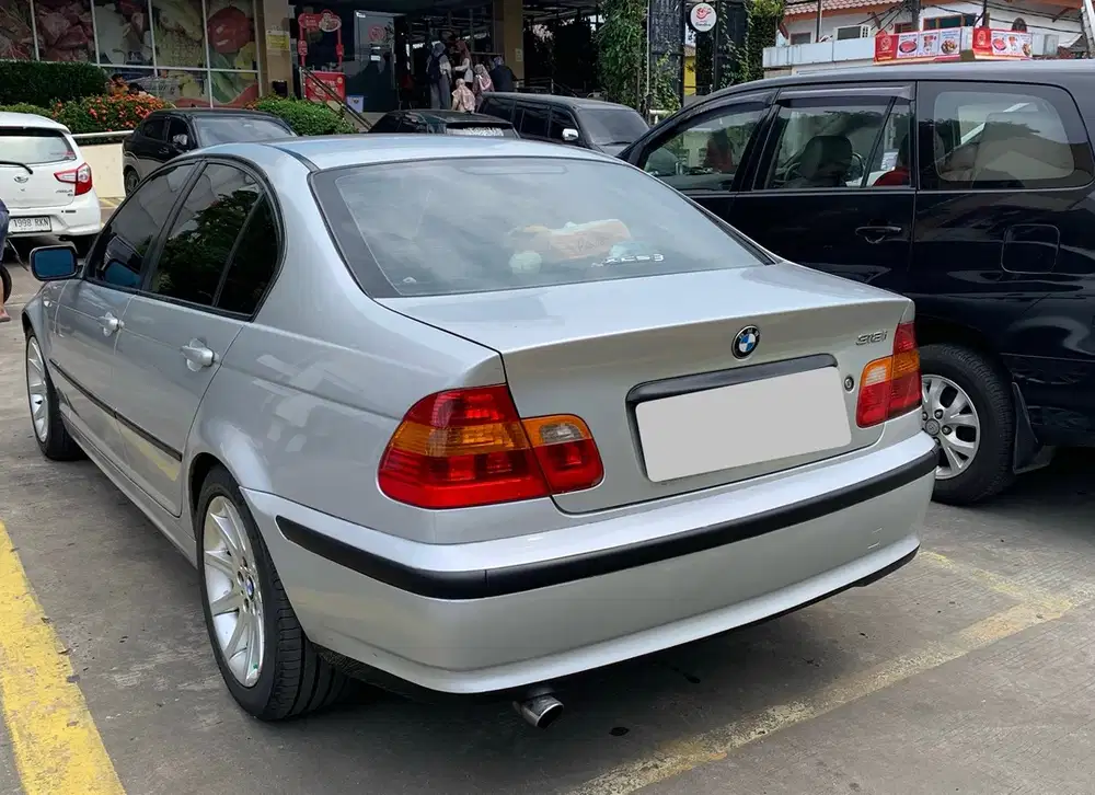 BMW 318i 2002 Bensin