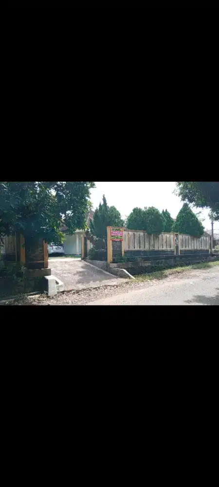 Rumah Pinggir Jalan. Luas Tanah 954 M2 Harga Nego.