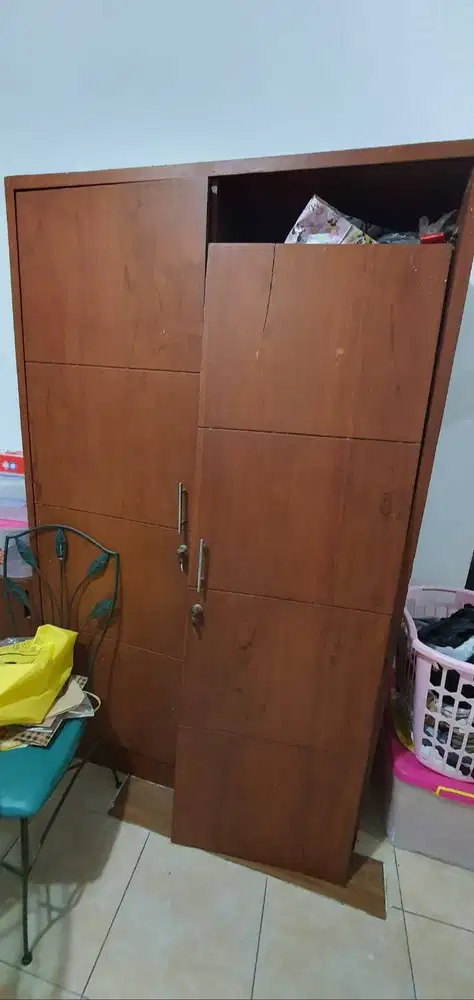 Lemari baju kayu pakaian