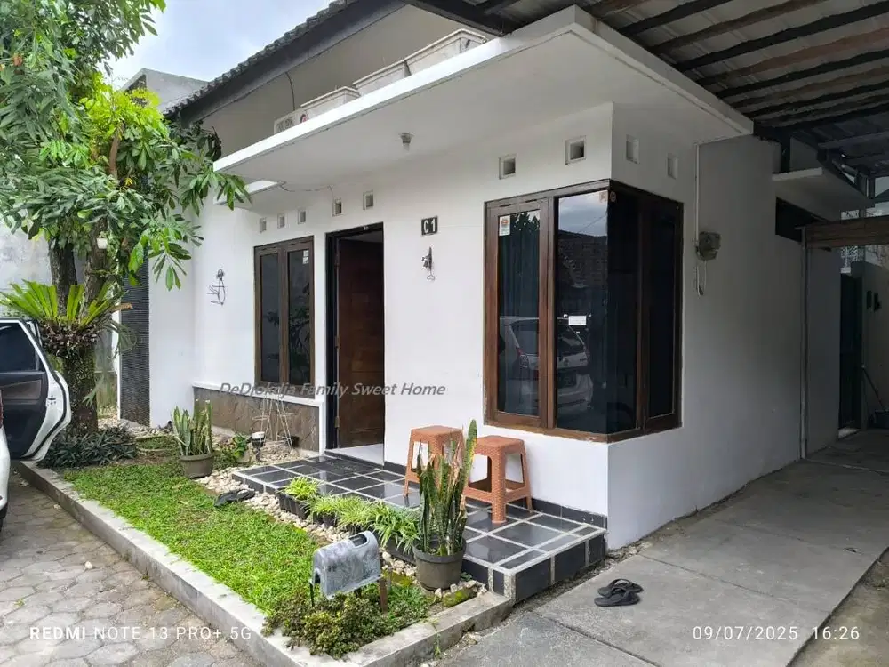 Rumah dalam kompleks Jakal Plemburan
