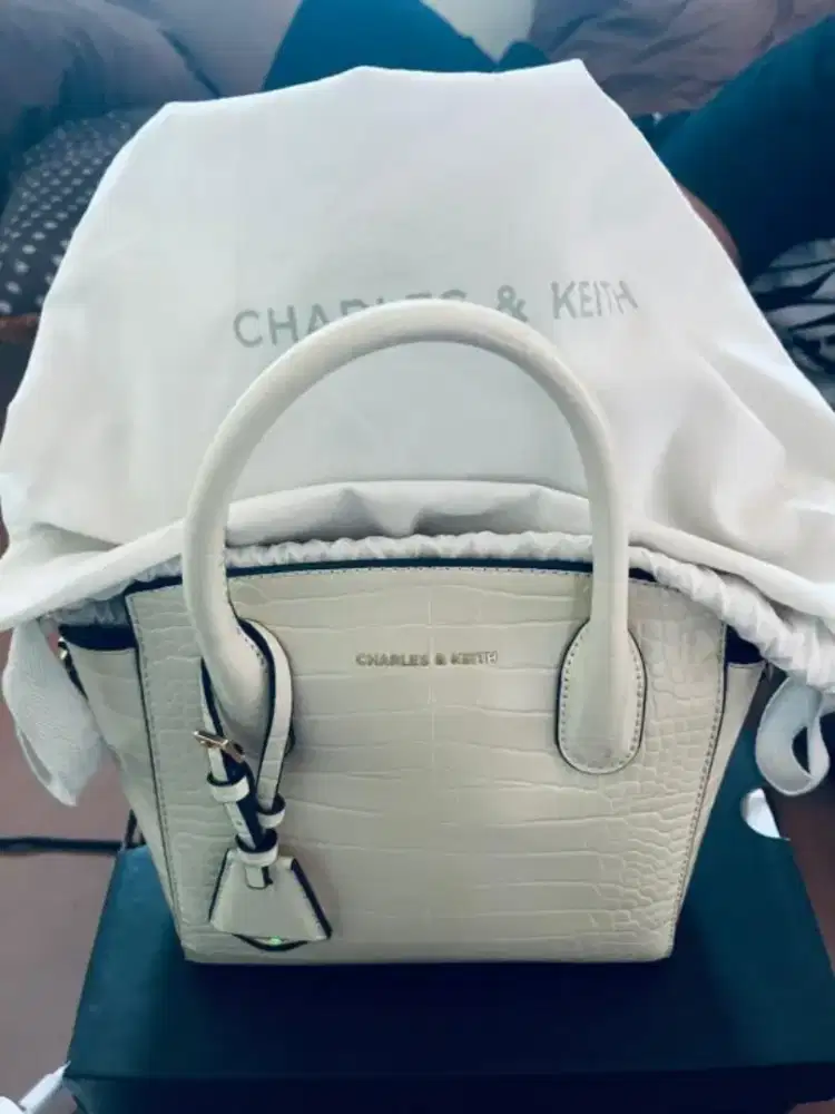 FOR SALE CHARLES & KEITH BAG