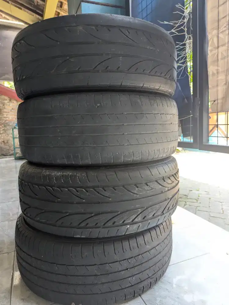 Ban 215/55 R17 bekas HRV