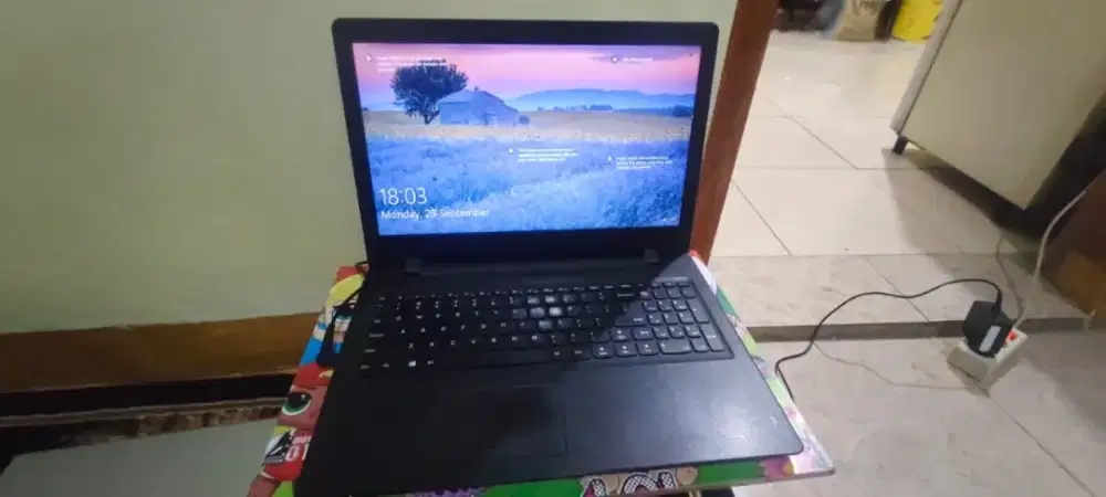 lapto AMD A8 7410 APU AMD RADEON R5 Graphic 4CPUs