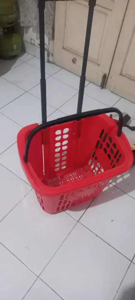 Keranjang belanja beroda