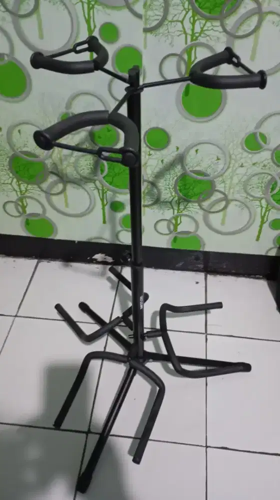Jual cepat aja Stand gitar/bass untuk 3 dudukan
