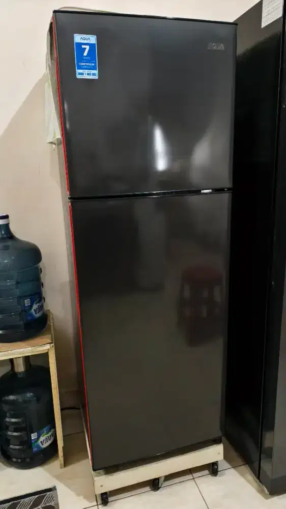 Kulkas bekas pakai merk Aqua