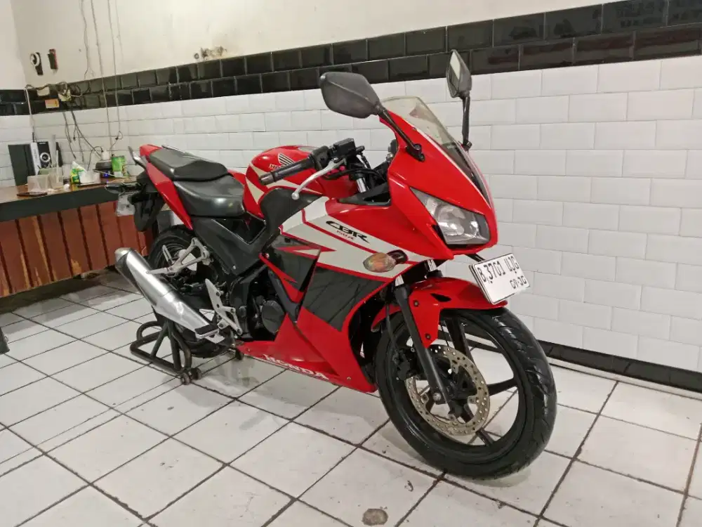 Honda cbr150r 2015 mesin halus terawat