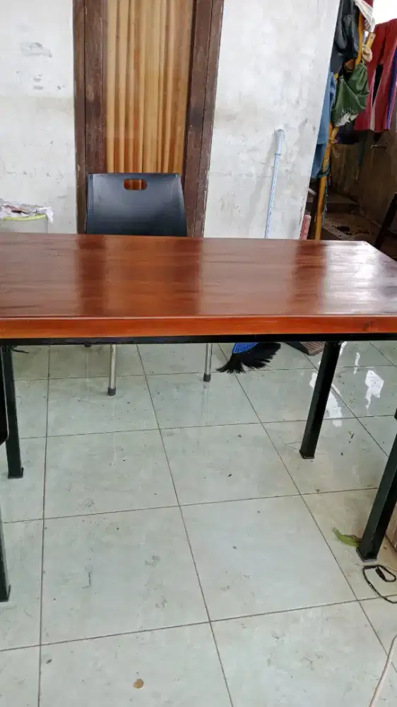 Meja dan kursi satu paket untuk jualan