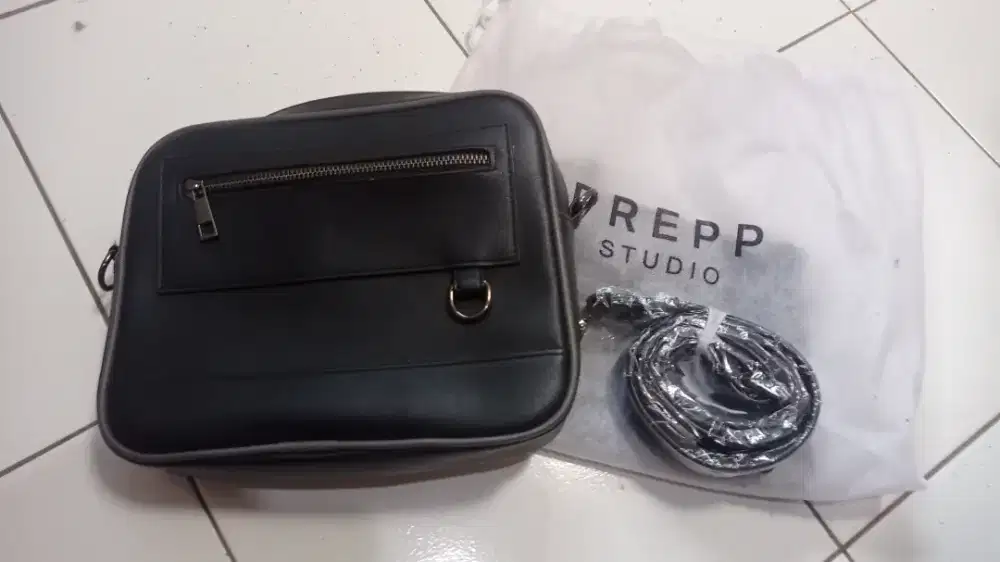Tas Slingbag Faux Leather