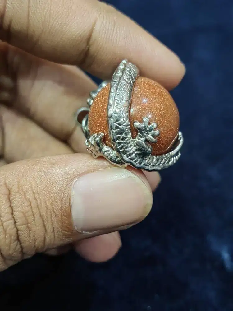 Liontin Naga Batu Pasir Emas