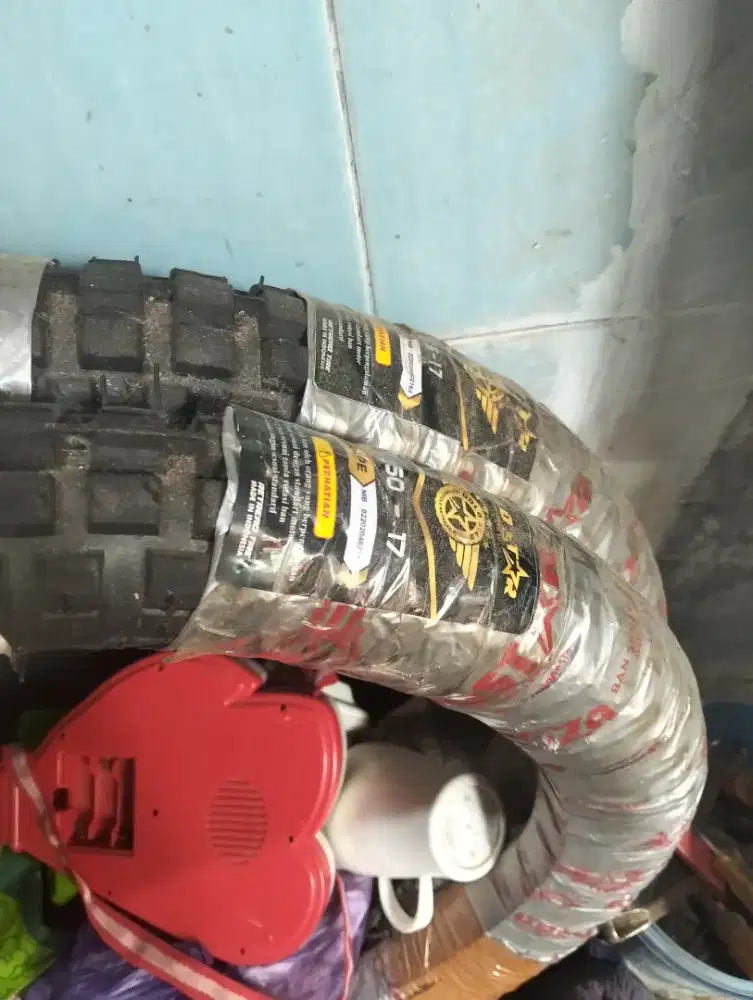 Di jual ban motor semi trail ring 17 sepasang depan belakang
