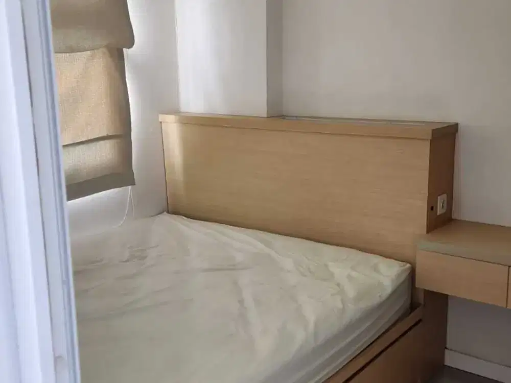 DISEWAKAN APARTEMEN GREEN PRAMUKA 2 KAMAR FULL FURNISH SCARLET MALL