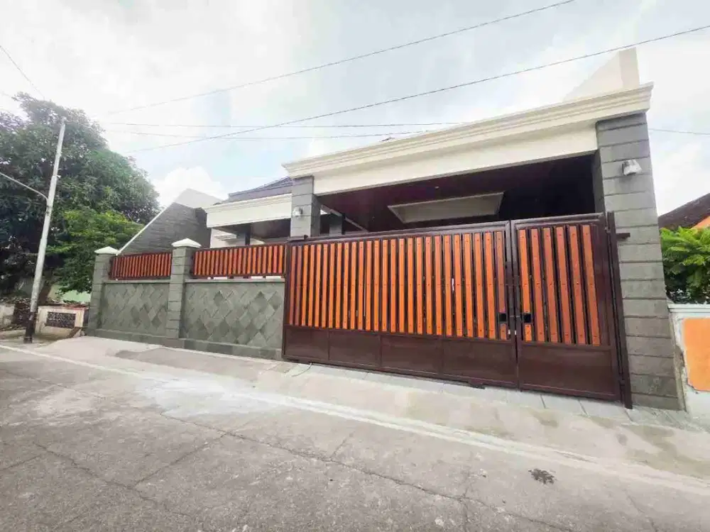 Rumah Mewah Nyaman Luas dan Strategis di Sumber Banjarsari Solo