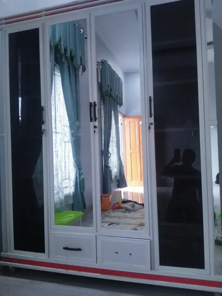 Jual cepat lamari kaca 4 pintu