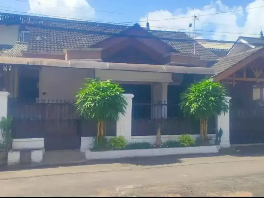 Rumah Nyaman Kusen Full Jati dan Kos  2 Lantai Selangkah Ke Kampus