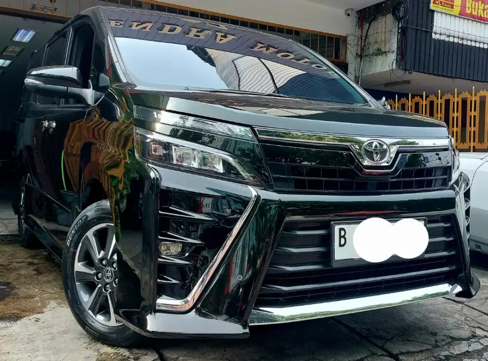 VOXY 2.0 AT Hitam Coklat Metalik Terawat No Cacat